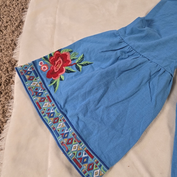 Embroidered women's top, floral top with bell sleeves - Picture 4 of 8